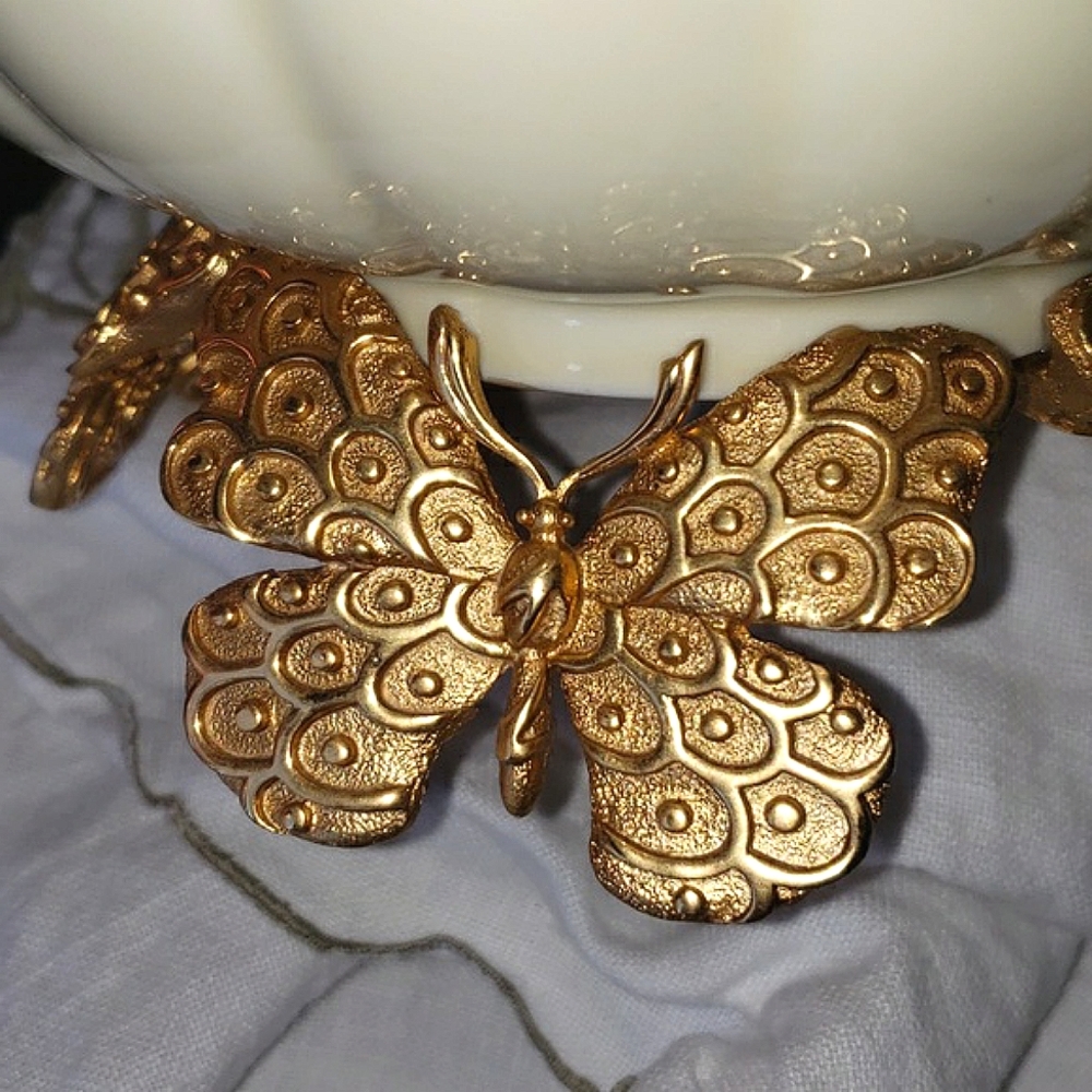 Jay Strongwater Catalina Porcelain Fluted Butterfly Bowl - Picture 5 of 14